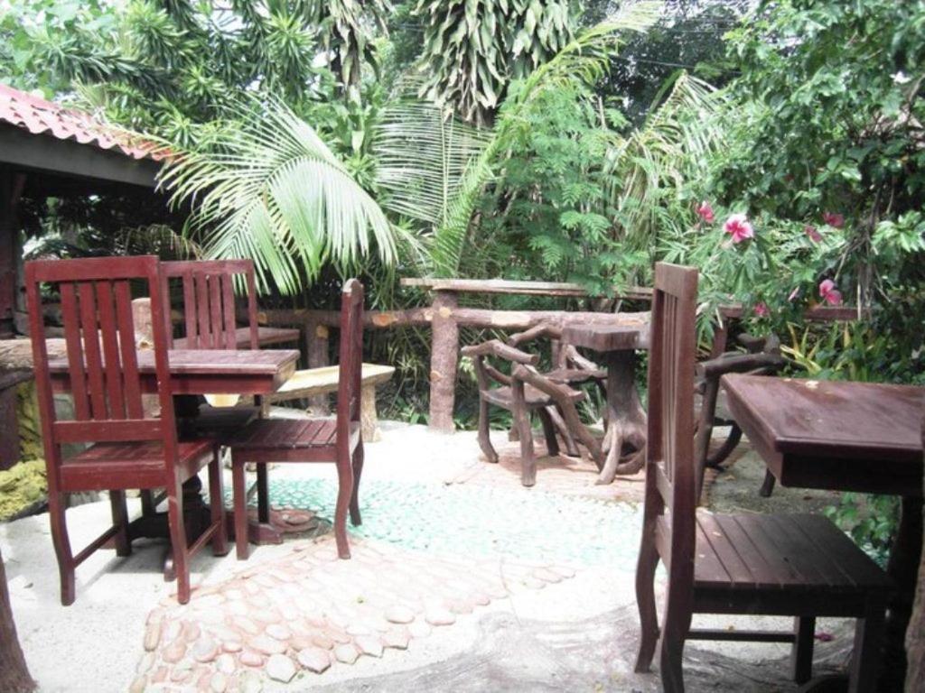 De Loro Inn And Restaurant Puerto Princesa Екстериор снимка