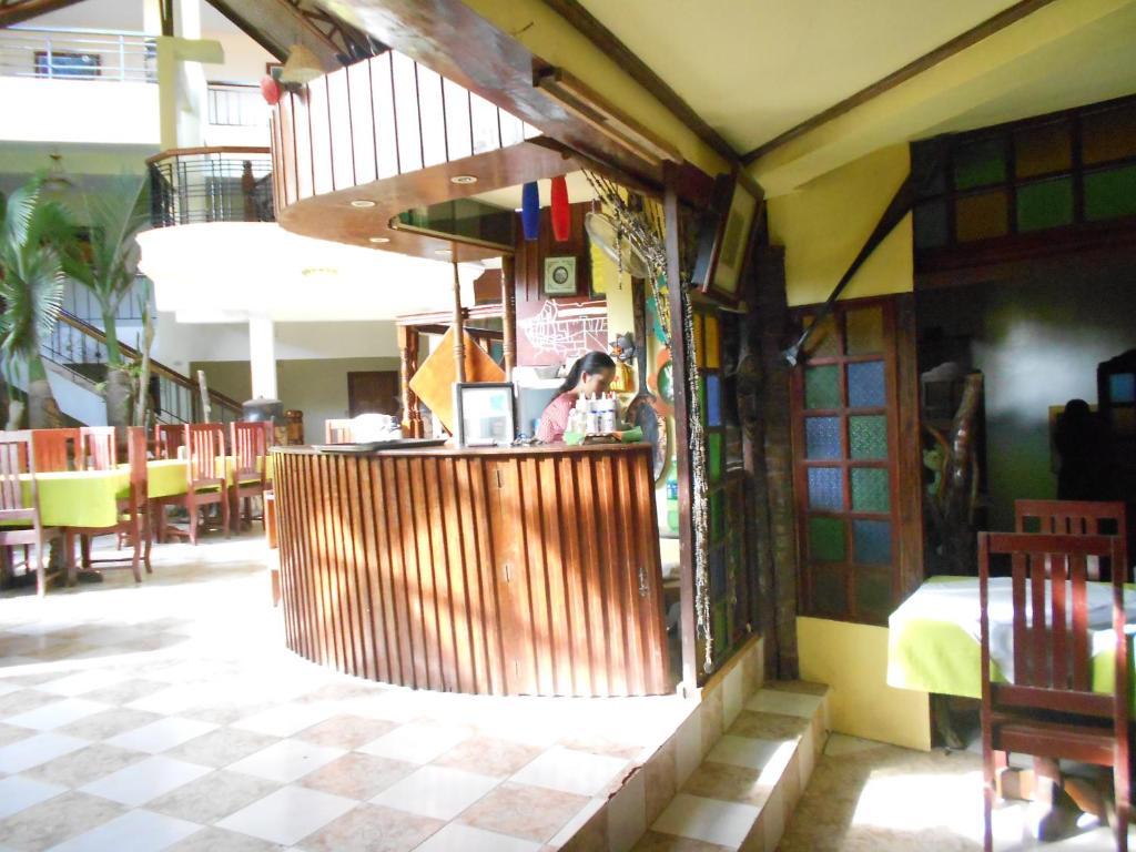 De Loro Inn And Restaurant Puerto Princesa Екстериор снимка