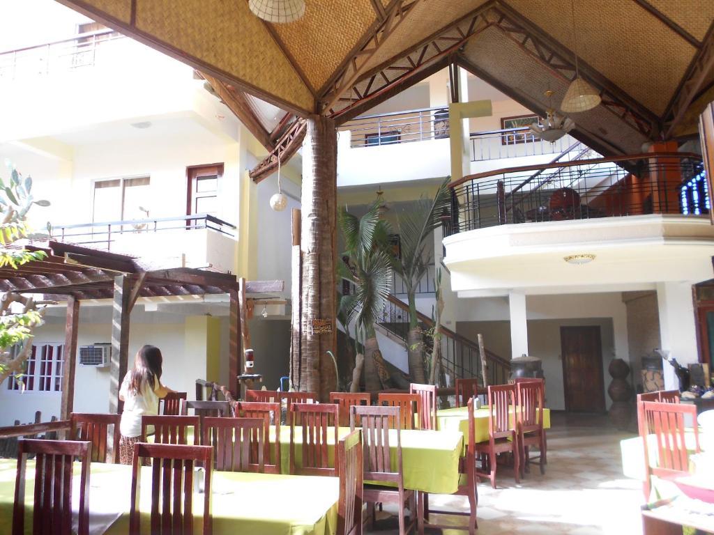 De Loro Inn And Restaurant Puerto Princesa Екстериор снимка