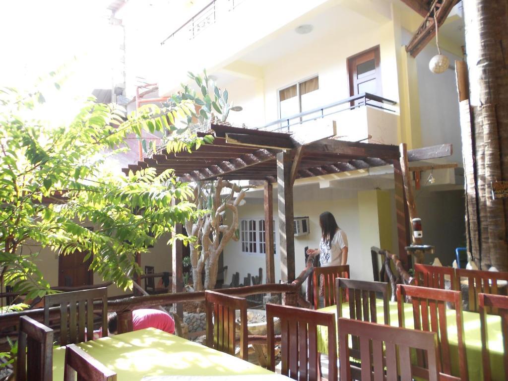 De Loro Inn And Restaurant Puerto Princesa Екстериор снимка